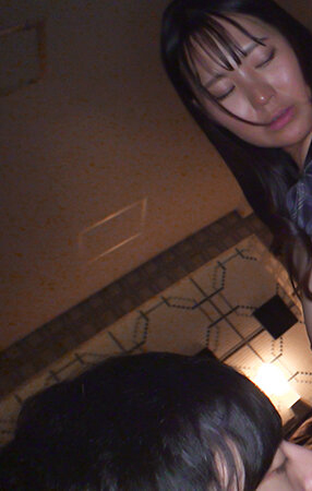 プライベートおっパブ お店が突然の休業 お金に困った嬢から2人で会いたいと連絡が…店に内緒でおっぱいを揉んで中出しセックス 神坂朋子 5