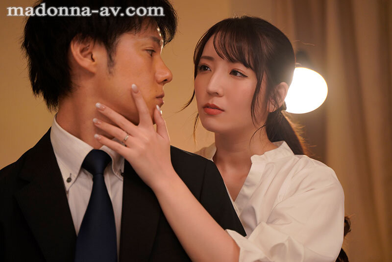 彼女へのプロポーズ前夜、「明日からはW不倫になっちゃうね…」と妖艶に笑う幼馴染と中出しセックスに溺れた僕。 小花のん 2