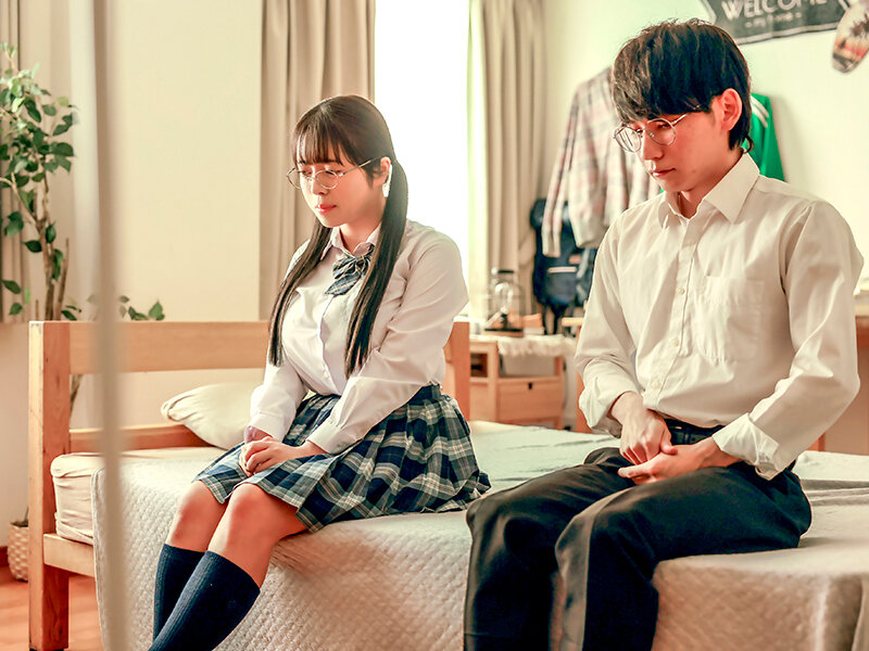 どうしても夏休み中に童貞を捨てたくて幼なじみと初体験したらSEXの気持ち良さにお互いどハマりしてしまい宿題放ったらかしで三日三晩ハメまくった 羽月乃蒼 1