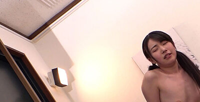 貞操観念が全くない家族の中で育った僕の妹は家に帰ってきたら全裸で無邪気に誰のチ〇ポでもしゃぶりつくごっくん大好き娘へと成長した。 皆月ひかる 1