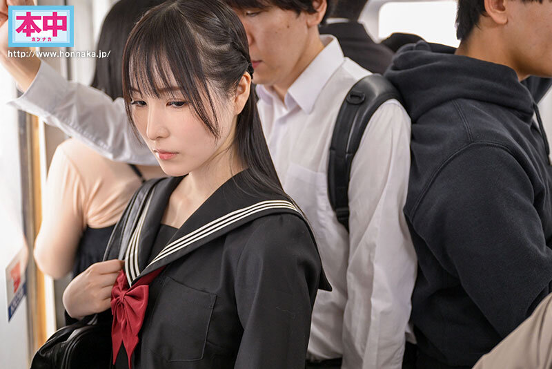 電車通学中、こっそり痴●中出しさせてくれるクラスメイトの香水さん 香水じゅん 1
