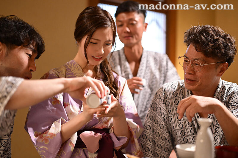 中途の人妻社員が肉便器と化すまで、部署全員で輪姦し続ける温泉旅行。 松野蘭 1