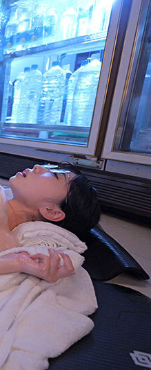 変態店長に深夜シフトでノーブラ巨乳ノーパン接客させられています 全裸羞恥調教アルバイト 百田光稀 7