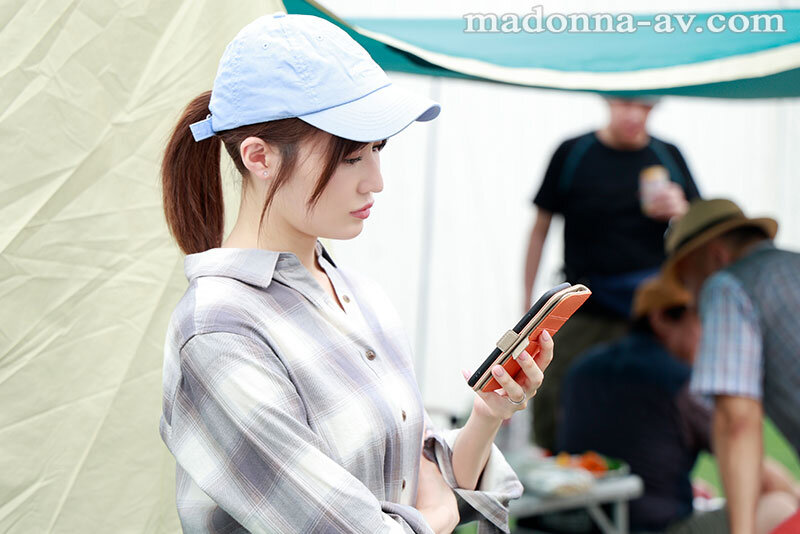 Gカップ美女、マドンナ移籍第一弾！！ 町内キャンプNTR テントの中で何度も中出しされた妻の衝撃的浮気映像 藤森里穂 1