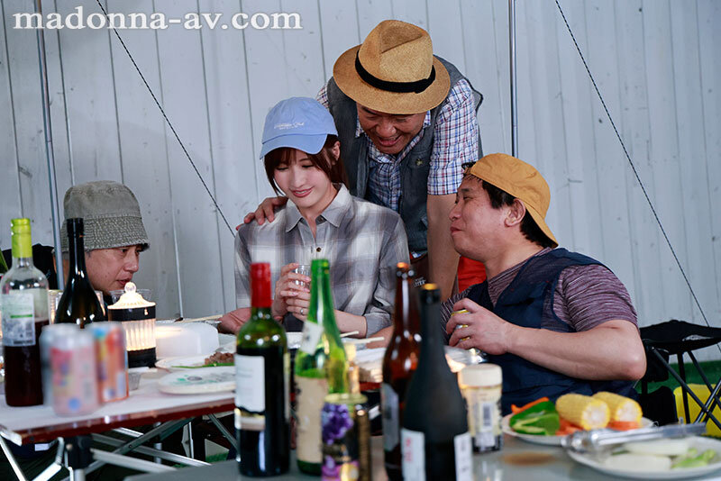 Gカップ美女、マドンナ移籍第一弾！！ 町内キャンプNTR テントの中で何度も中出しされた妻の衝撃的浮気映像 藤森里穂 2