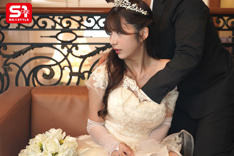 結婚式間近の花嫁、新郎との愛あるSEXよりも男性ウェディングプランナーから無理やり犯●れるほうがま●こビチャ濡れでイキまくる。 七ツ森りり 1