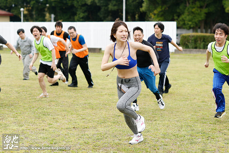 3泊4日の合宿に引率した人妻は、気が狂うほどレ×プされ続けるー。 【走って捕まって犯されて、走って捕まって犯される。】 夢実かなえ 1