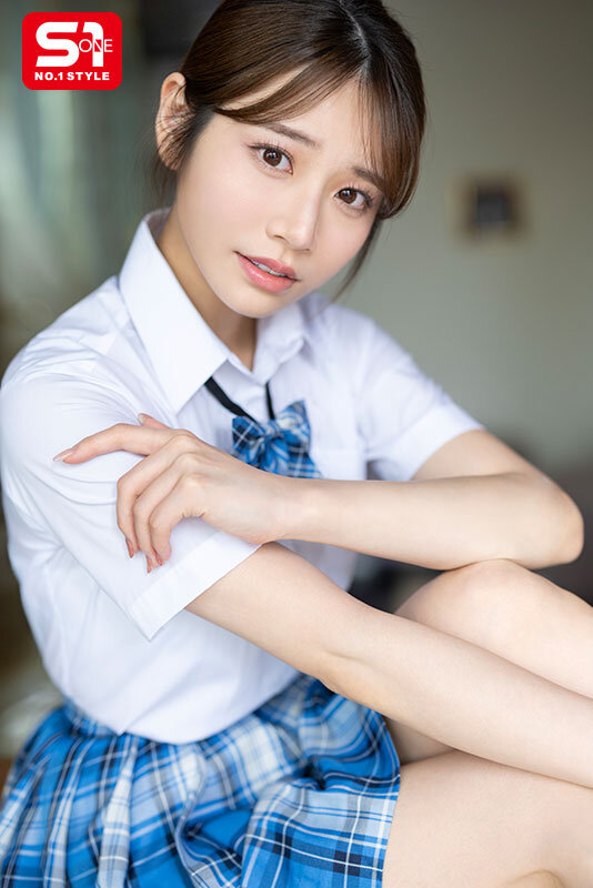 超A5ランクの女子●生を紹介します。 ハイスペ女学生17名と制服着たままセックス7時間 1