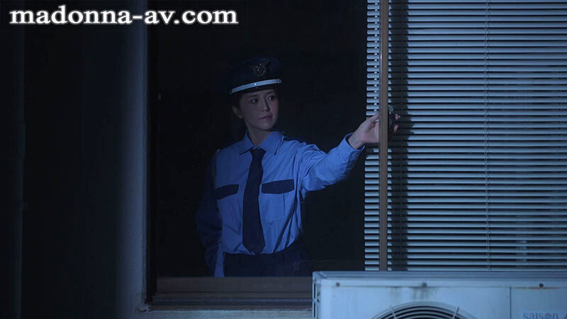 夜間警備の巡回中、潜んでいた不法侵入者たちに滅茶苦茶に輪姦された人妻 木下凛々子 1