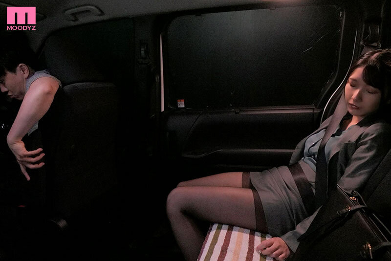 個人タクシーNTR 飲み帰りに泥●した彼女を乗せた車はホテル街へと消えていきました…。 宮西ひかる 1