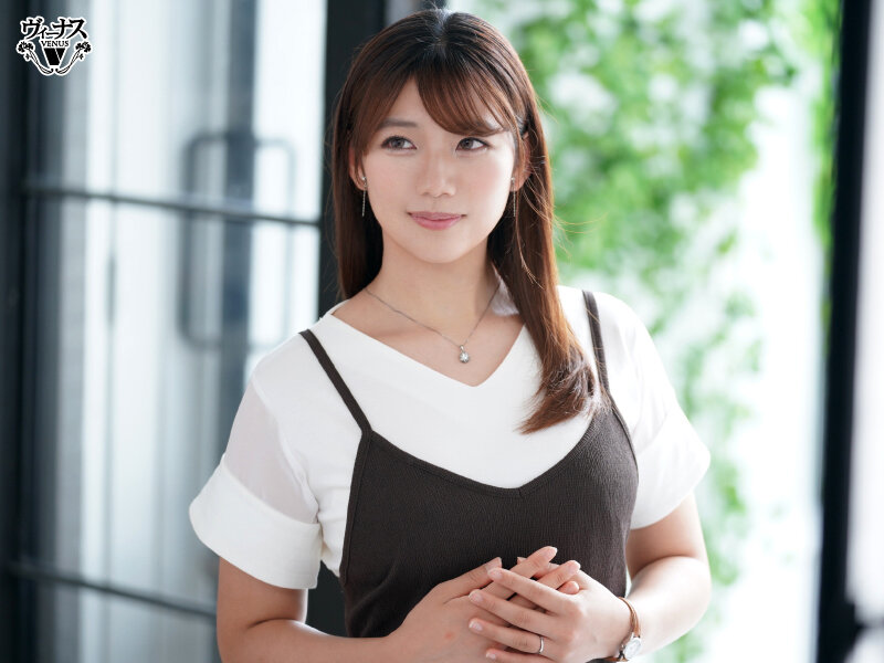 本物素人妻AV Debut！！五つ星ホテルの美人受付嬢は脱いだらスゴいぷっくりエロ乳輪 美月香織 6